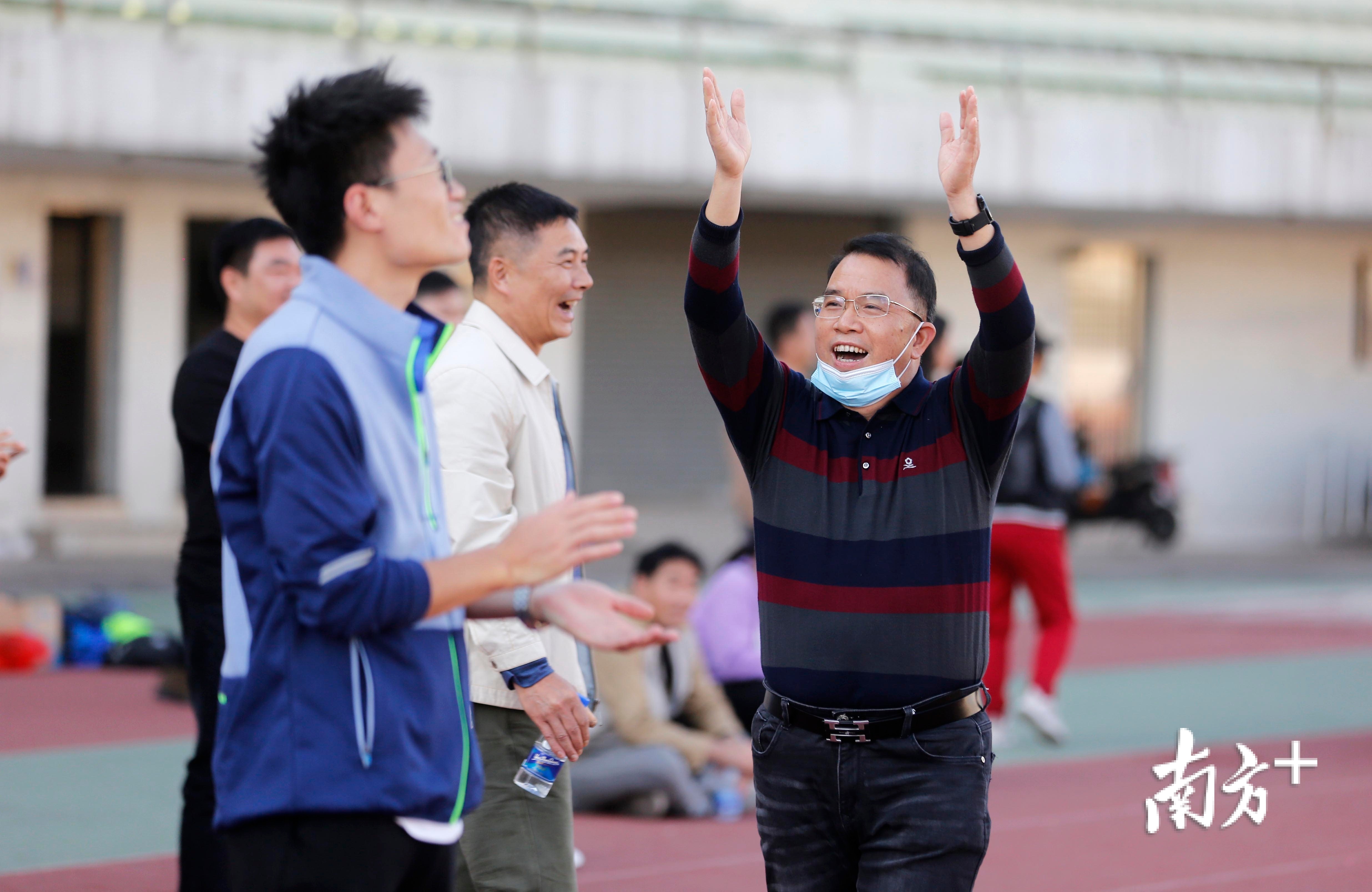 金沙娱乐入口-足球比赛中的精彩表现引发观众欢呼